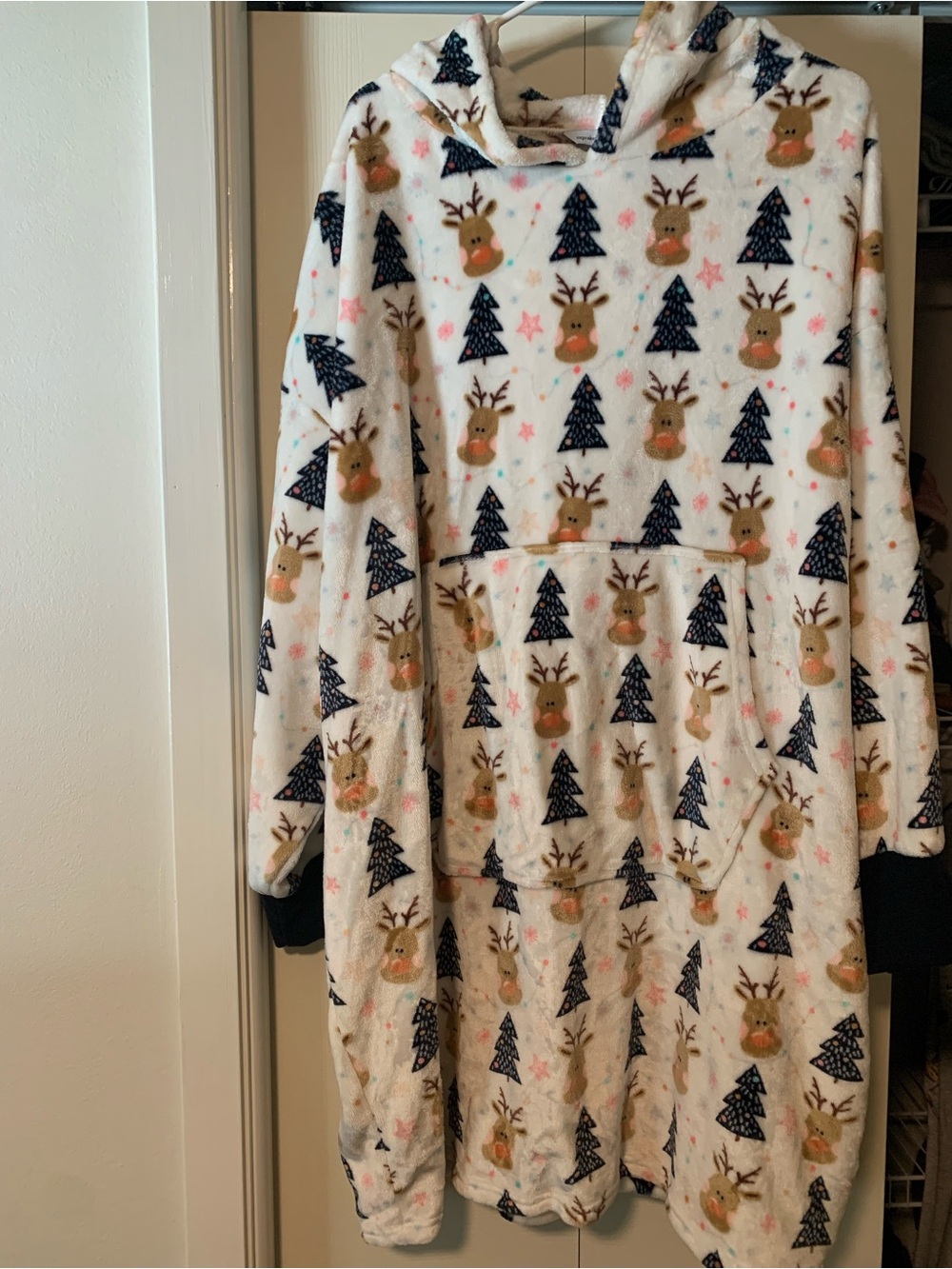 cupcakes & cashmere White Fleece Hooded Pajama Dress with Reindeer & Navy Trees
